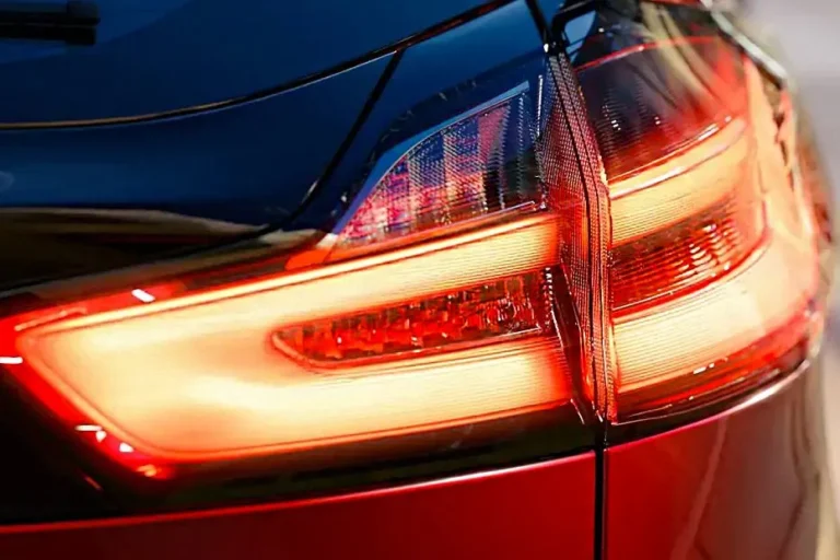 ford-edge-tail-light-699894