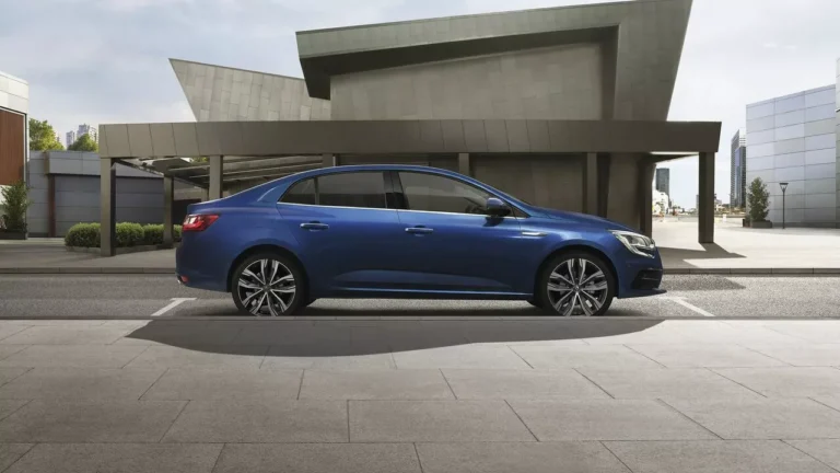 megane-sedan1